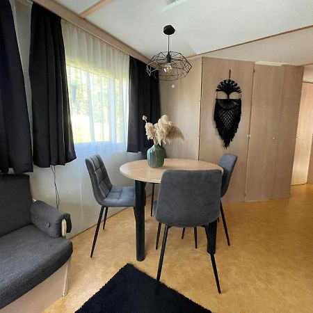 Chalet 'T Rijsterbos Op Camping Met Zwembad! Villa Eksteriør billede
