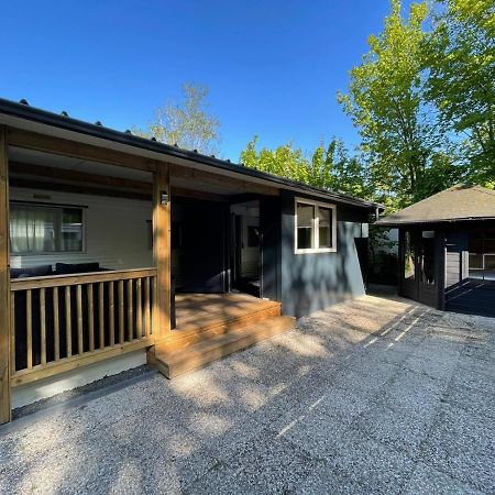 Chalet 'T Rijsterbos Op Camping Met Zwembad! Villa Eksteriør billede