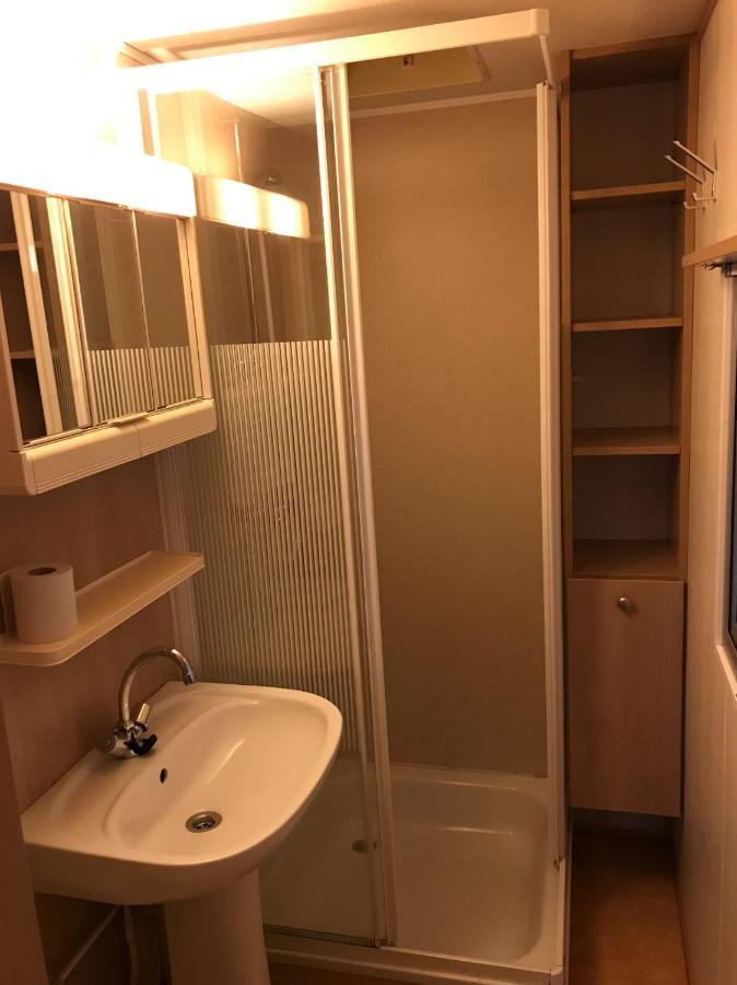 Chalet 'T Rijsterbos Op Camping Met Zwembad! Villa Eksteriør billede