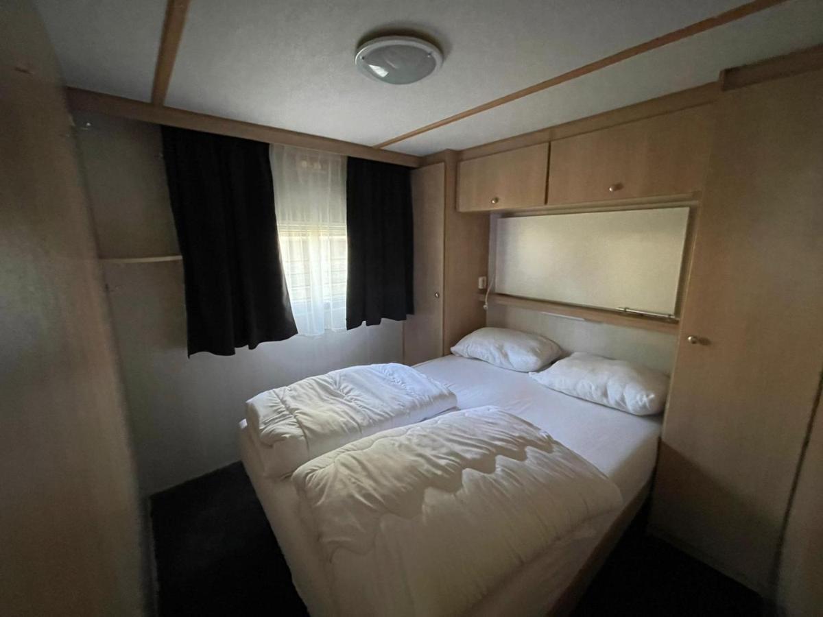 Chalet 'T Rijsterbos Op Camping Met Zwembad! Villa Eksteriør billede