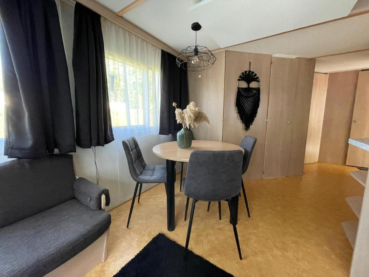 Chalet 'T Rijsterbos Op Camping Met Zwembad! Villa Eksteriør billede