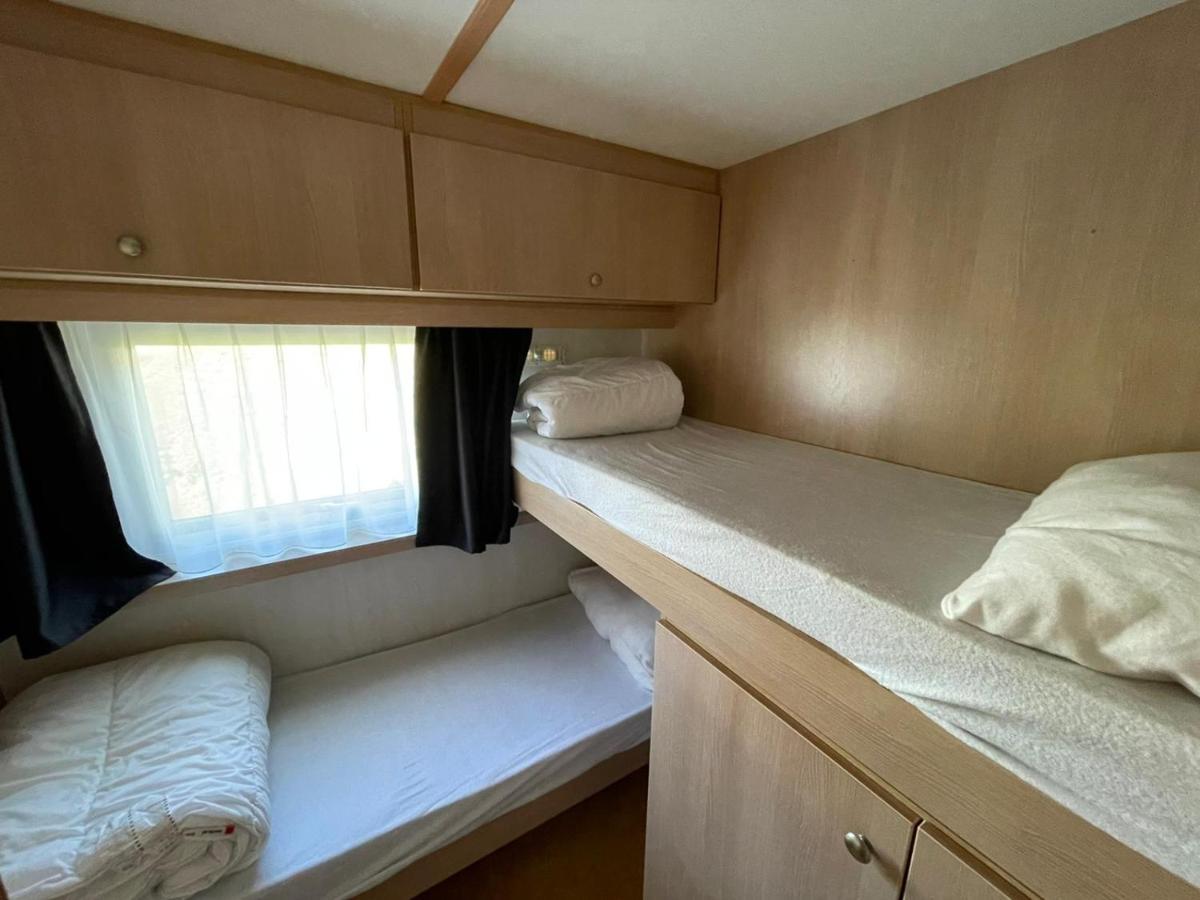 Chalet 'T Rijsterbos Op Camping Met Zwembad! Villa Eksteriør billede